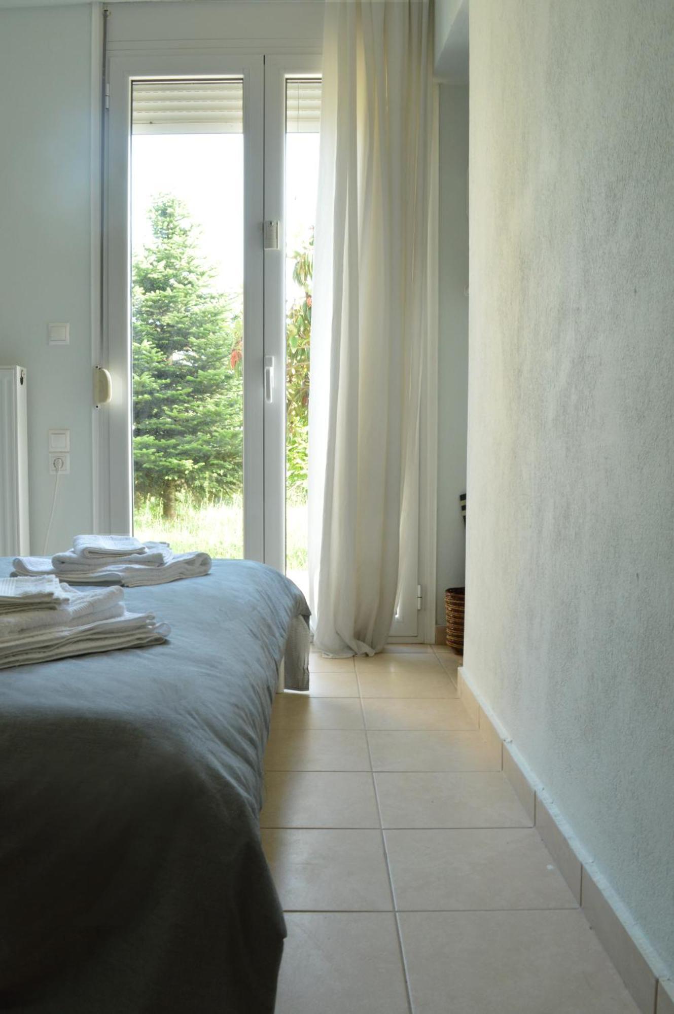 Sunny Retreat With A Garden Terrace Private Room Янина Экстерьер фото